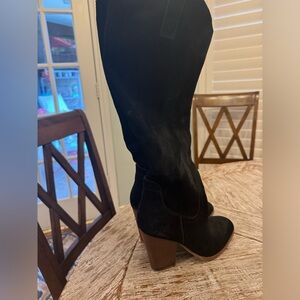 Black wedge boots